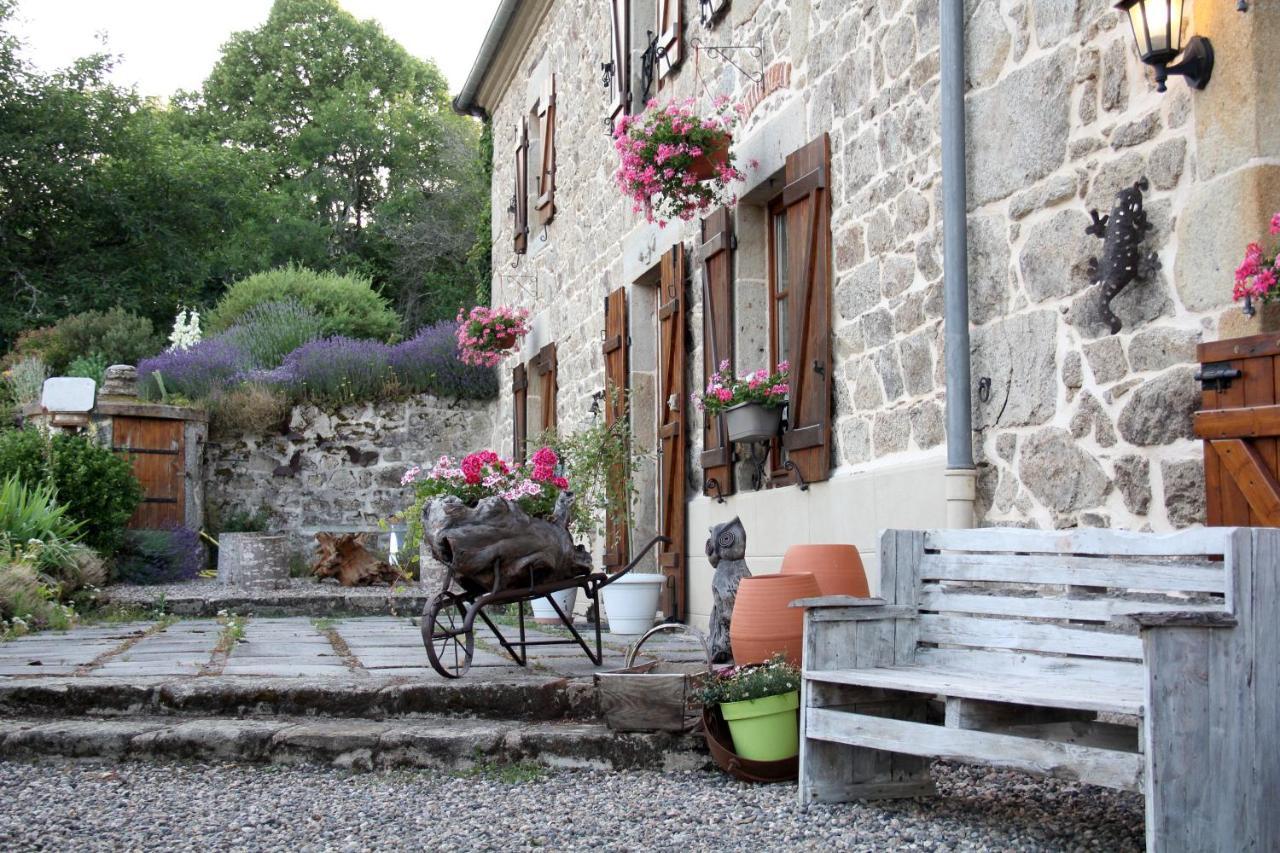 Saint-Priest-des-Champs 라 벨 아메 B&B 외부 사진