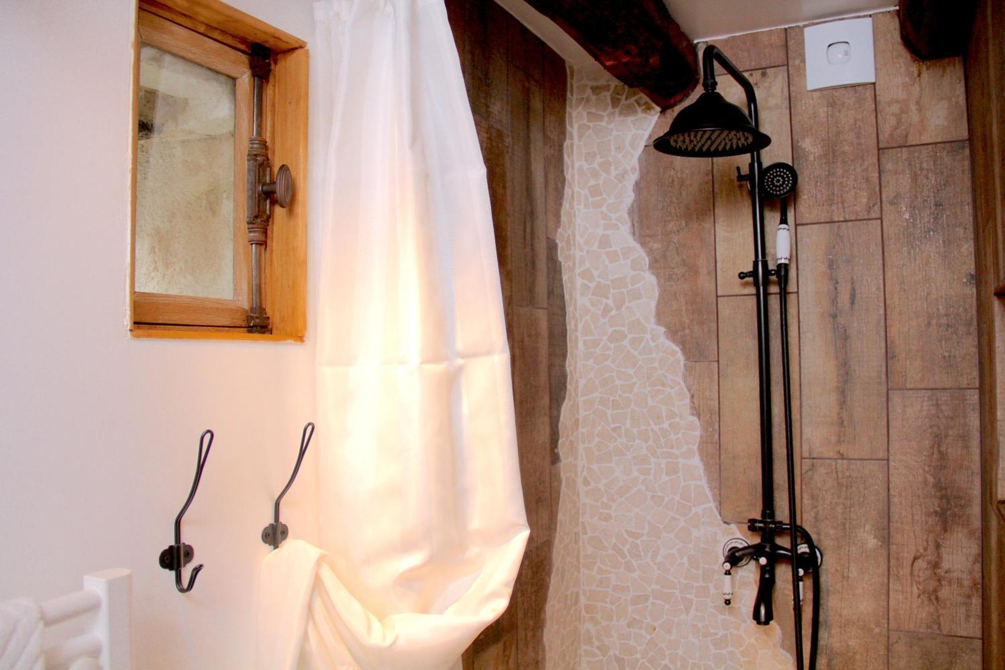 Saint-Priest-des-Champs 라 벨 아메 B&B 객실 사진