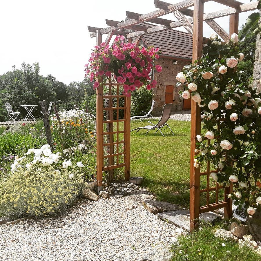 Saint-Priest-des-Champs 라 벨 아메 B&B 외부 사진