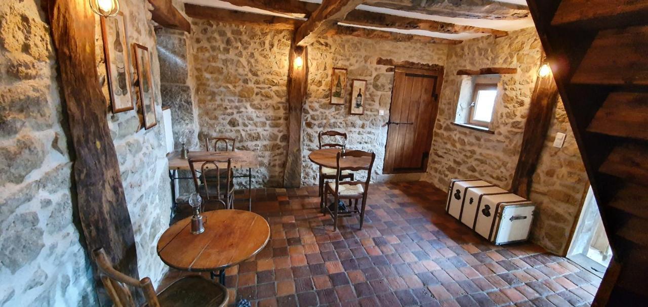 Saint-Priest-des-Champs 라 벨 아메 B&B 외부 사진
