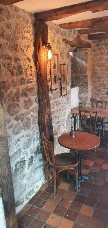 Saint-Priest-des-Champs 라 벨 아메 B&B 외부 사진